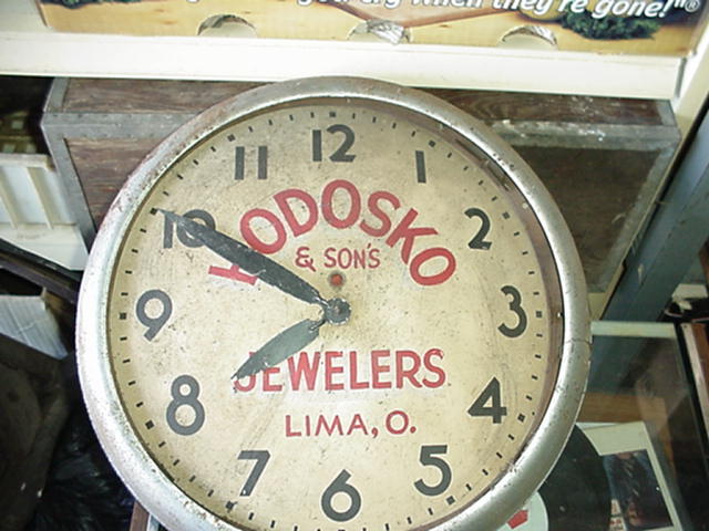 Auction Photo