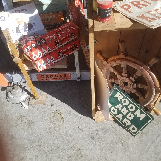 Auction Photo