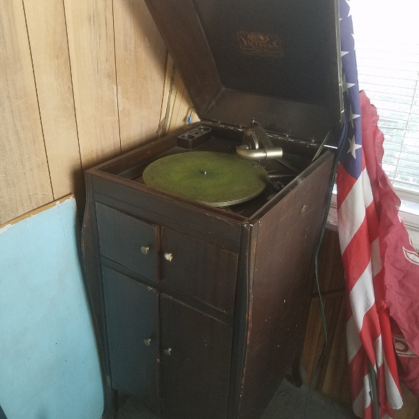 Auction Photo