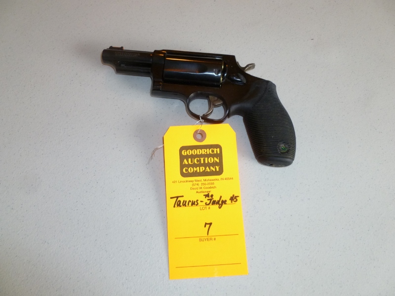 Auction Photo
