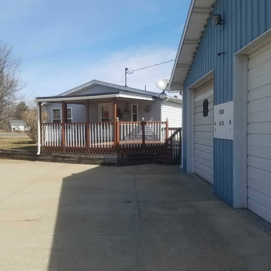 Auction Photo