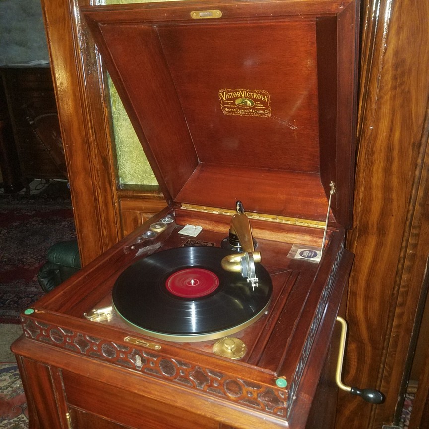 Auction Photo
