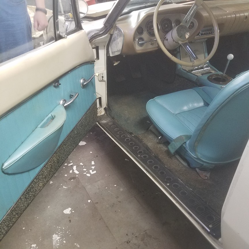 Auction Photo