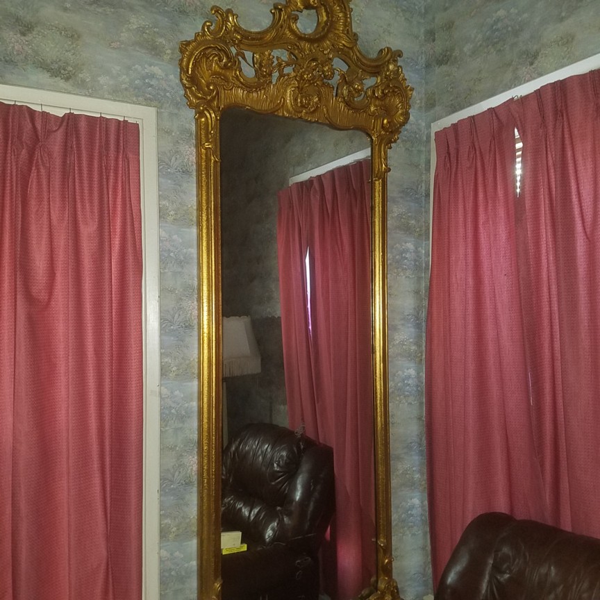 Auction Photo
