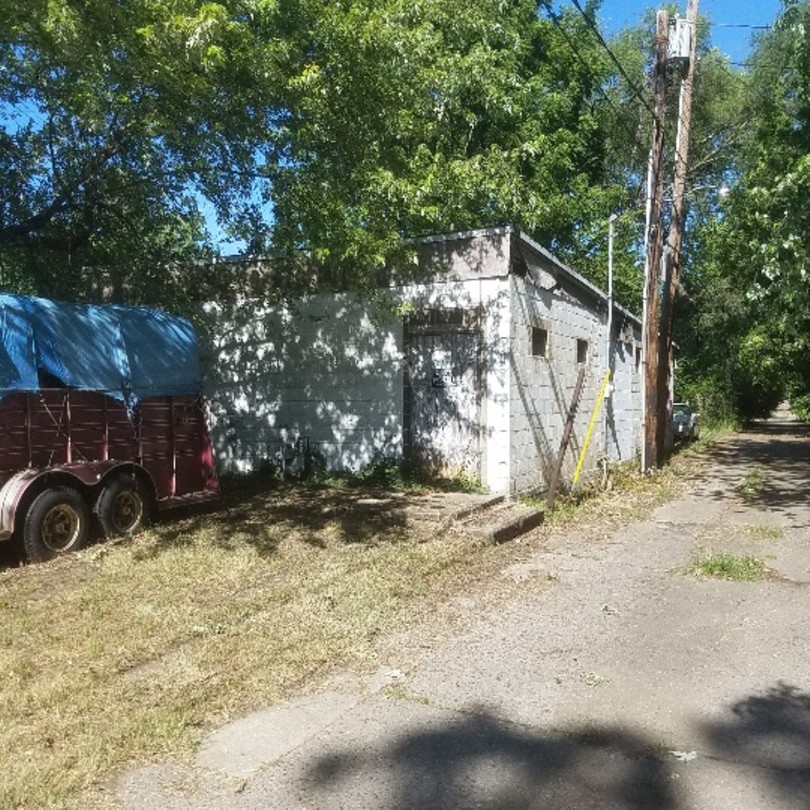 Auction Photo