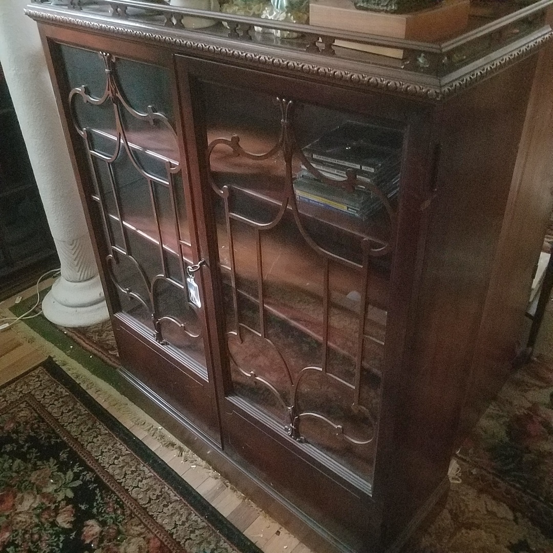 Auction Photo