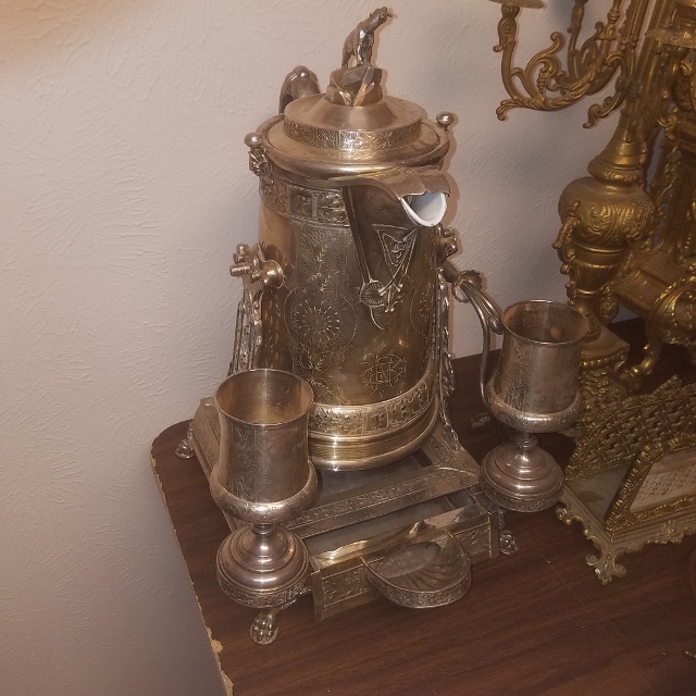 Auction Photo