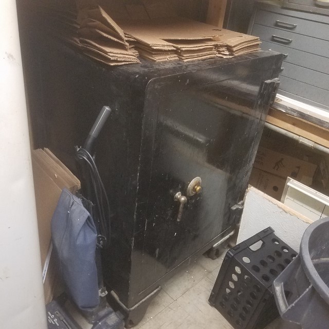 Auction Photo