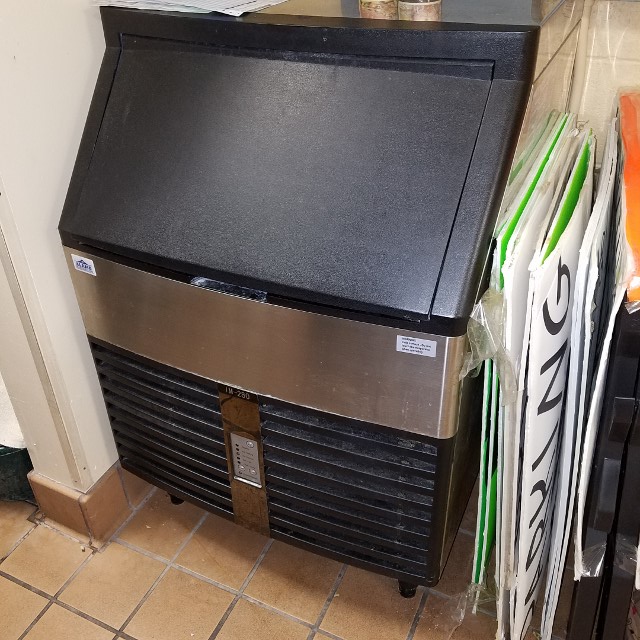 Auction Photo