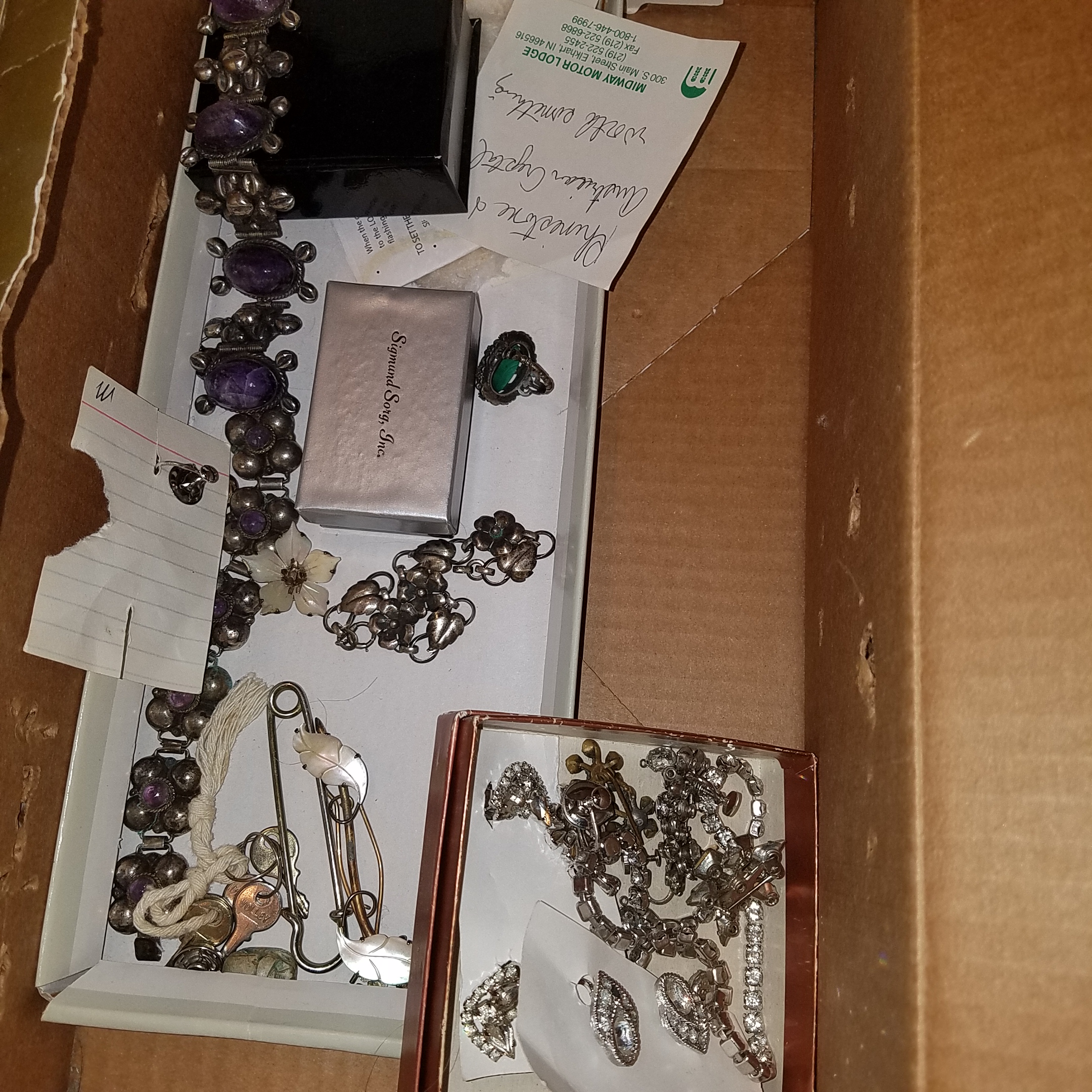 Auction Photo