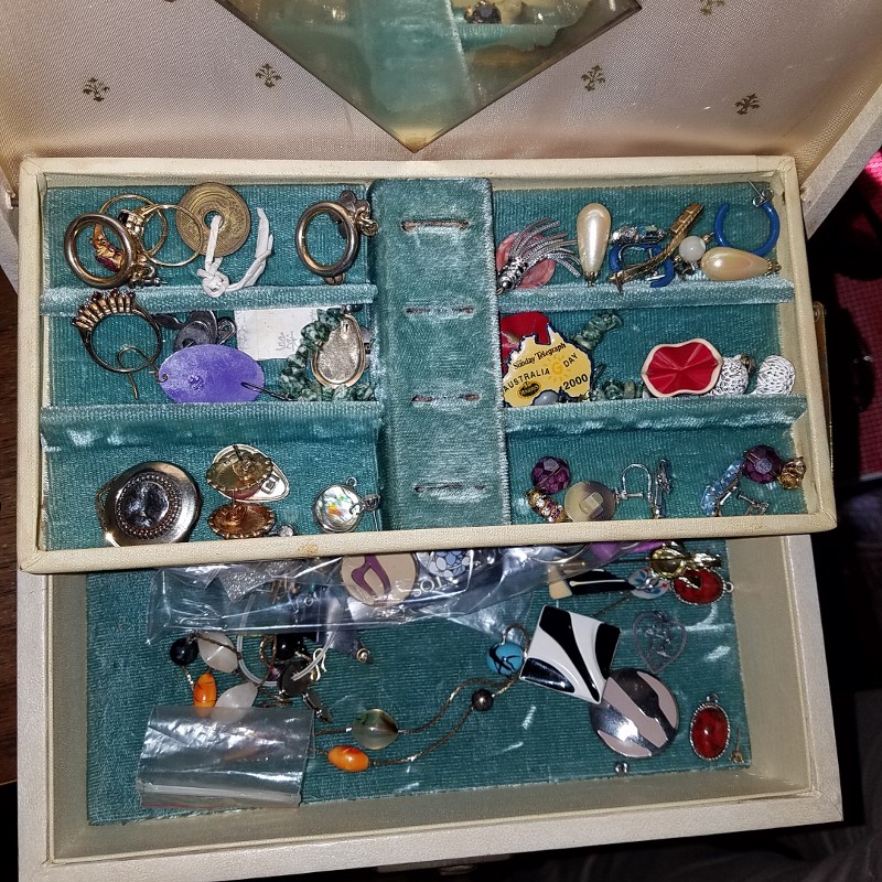 Auction Photo