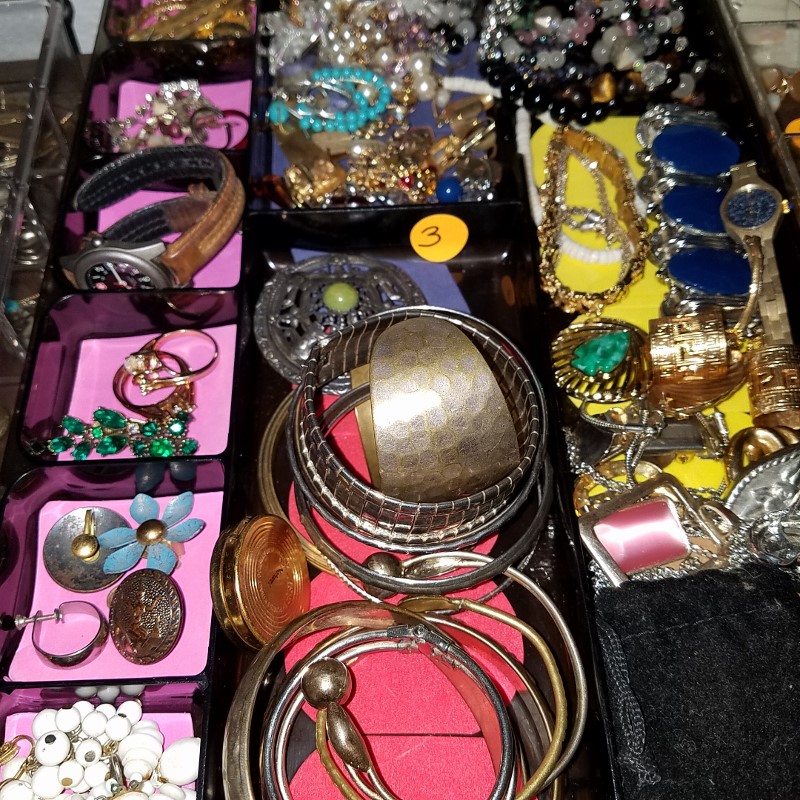 Auction Photo
