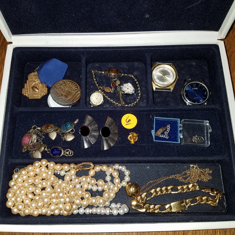 Auction Photo