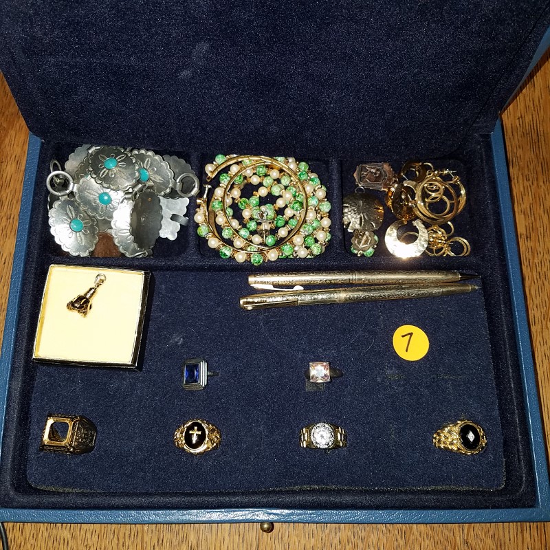 Auction Photo