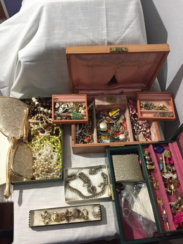 Auction Photo