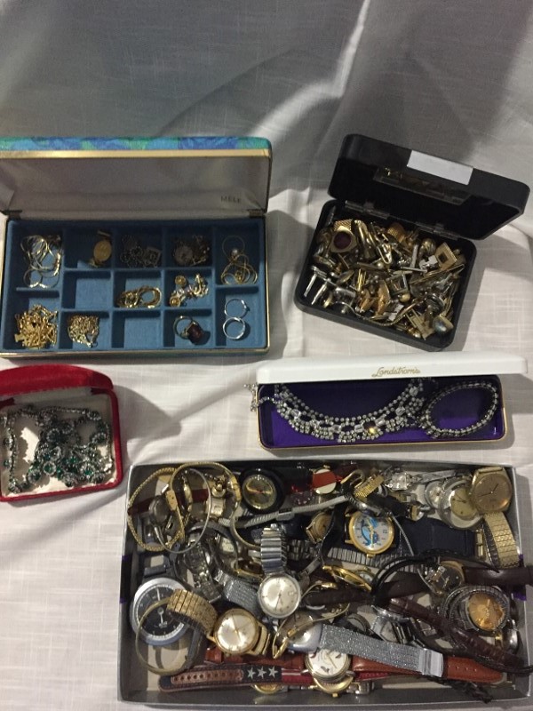 Auction Photo
