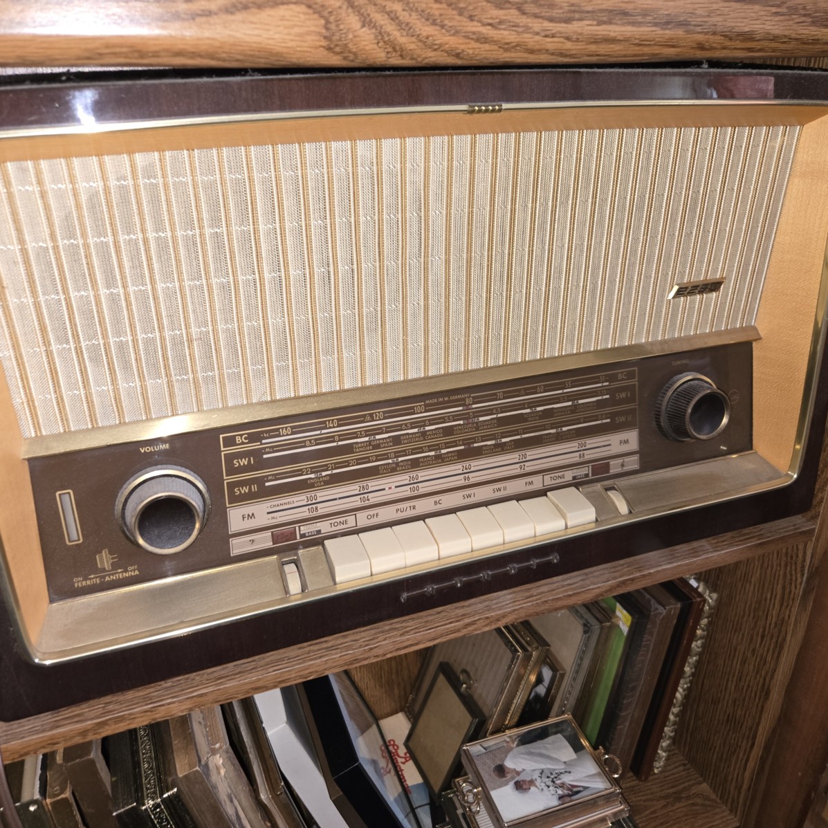 Auction Photo