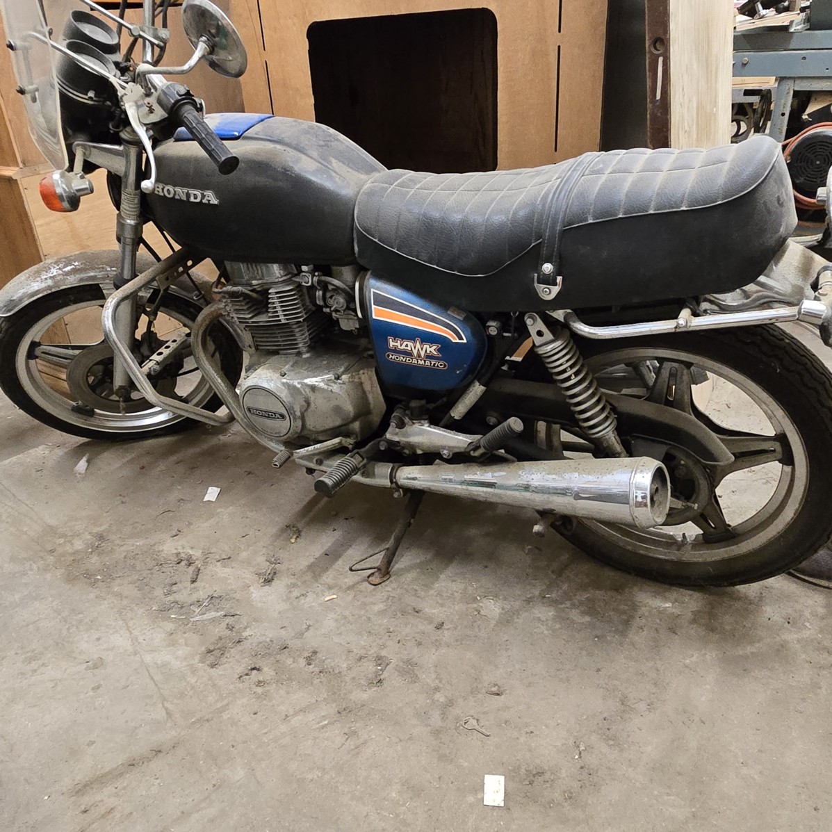 Auction Photo